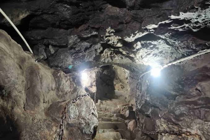 Patal Bhuvaneshwar Sacred Cave Tour