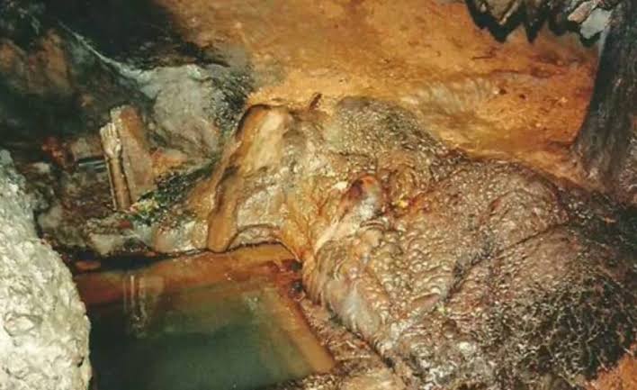 Patal Bhuvaneshwar Sacred Cave Tour